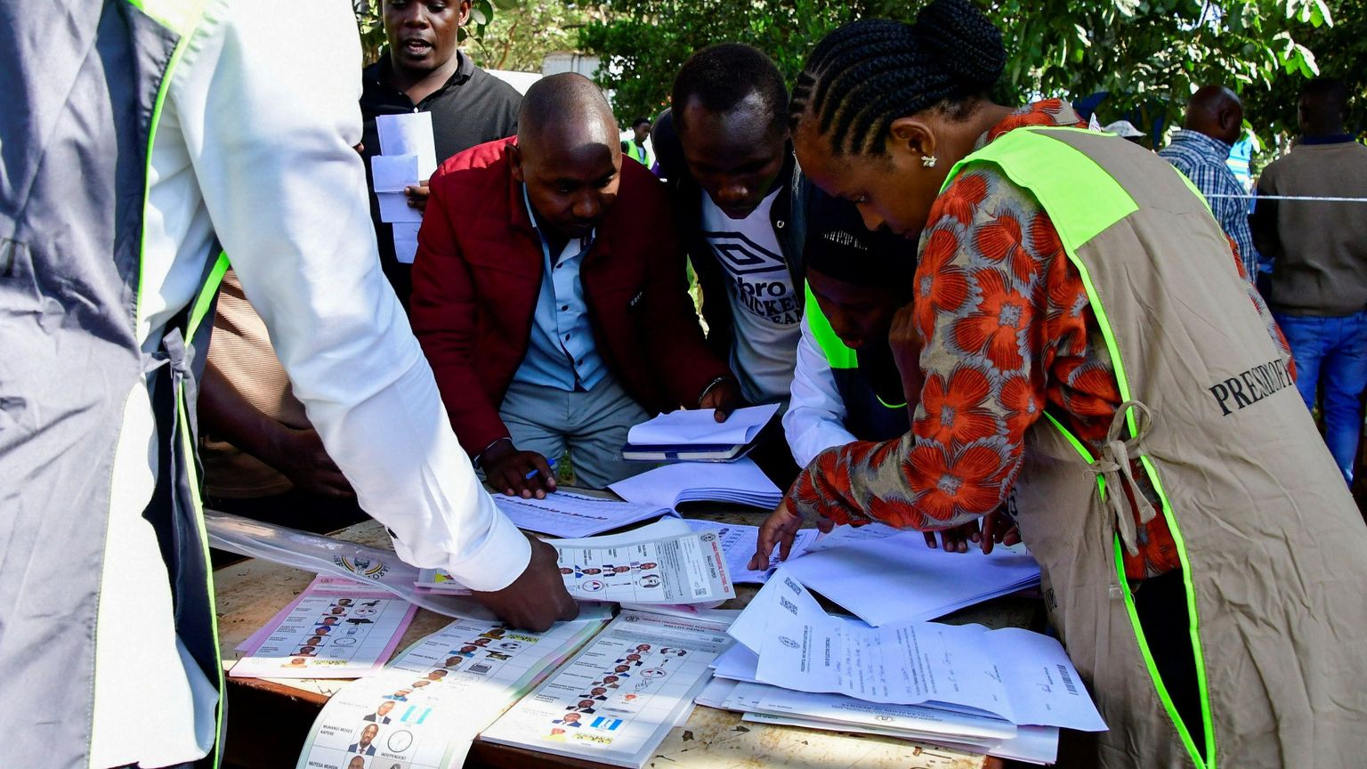 Voto in Uganda, una popstar sfida il "dinosauro" Museveni