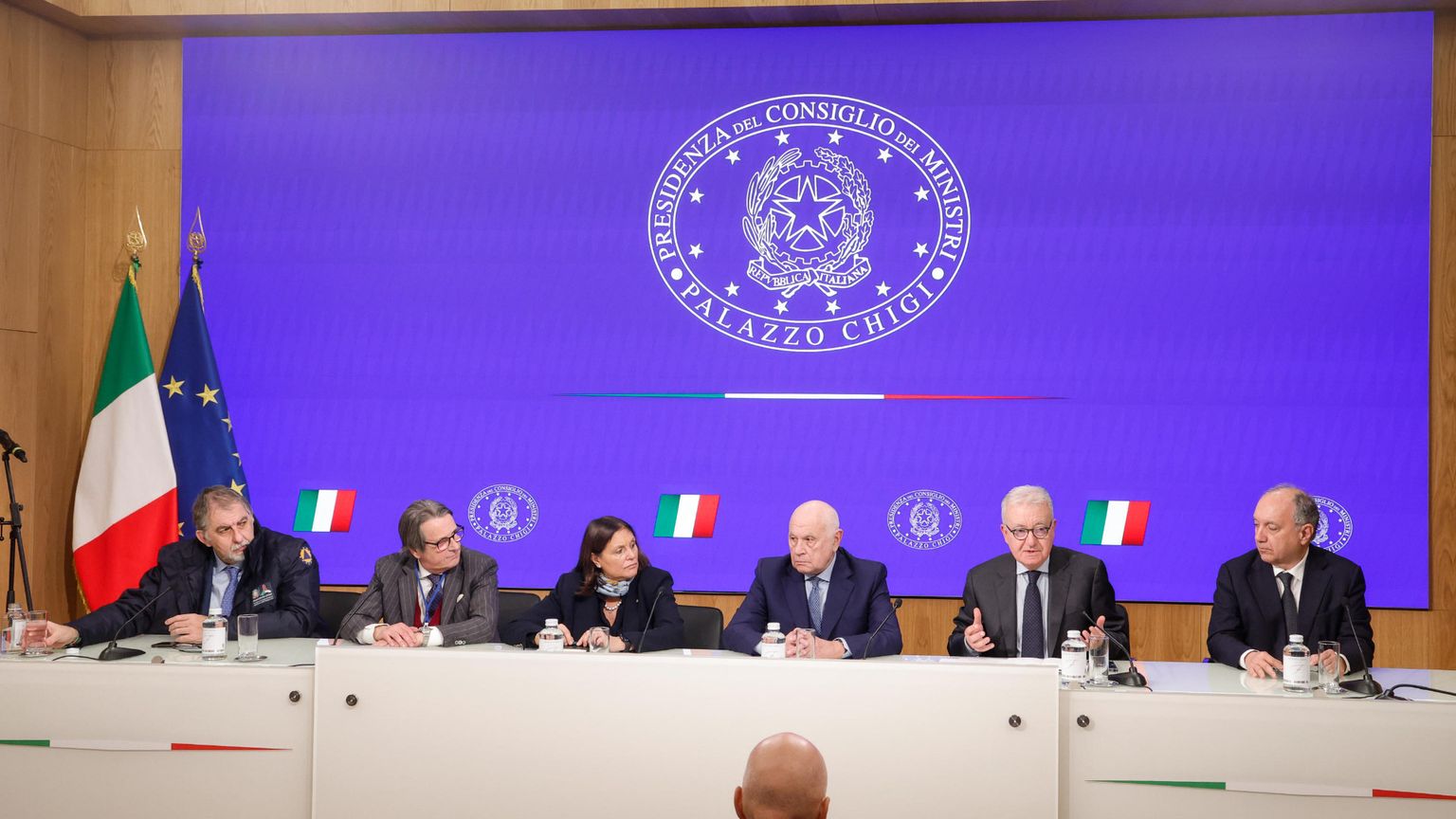 Da sinistra Fabio Ciciliano, Alessandro Vaccaro, Gabriella Palmieri Sandulli, il ministro della Giustizia Carlo Nordio, il sottosegretario alla presidenza del Consiglio Alfredo Mantovano e Gian Lorenzo Cornado. ANSA/GIUSEPPE LAMI