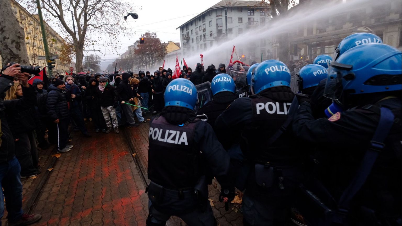 L'allarme dei giuristi sul pacchetto sicurezza: «È fuori dal solco tracciato dalla Carta»