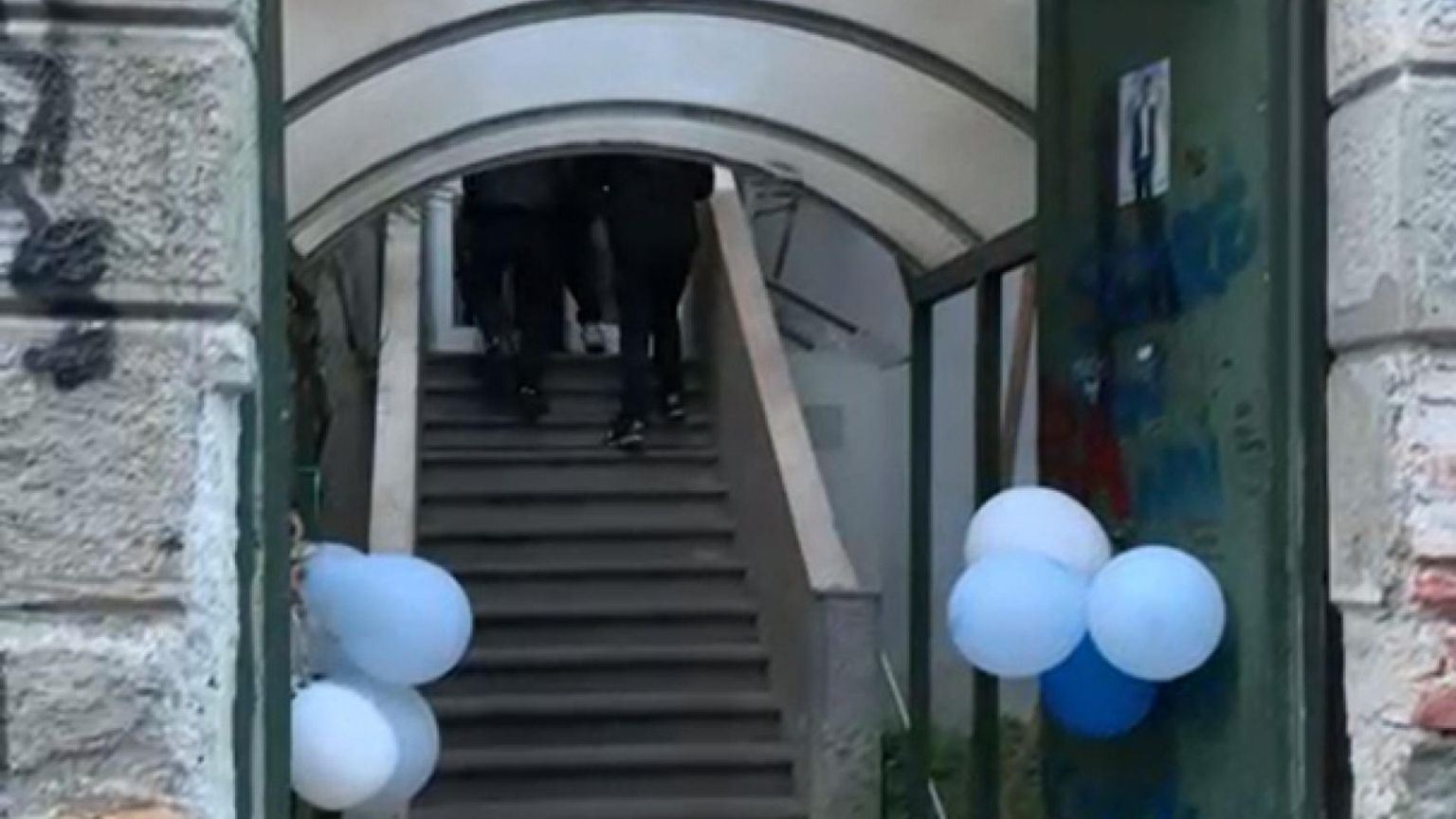 I compagni di "Aba" tornano in classe dopo l'omicidio