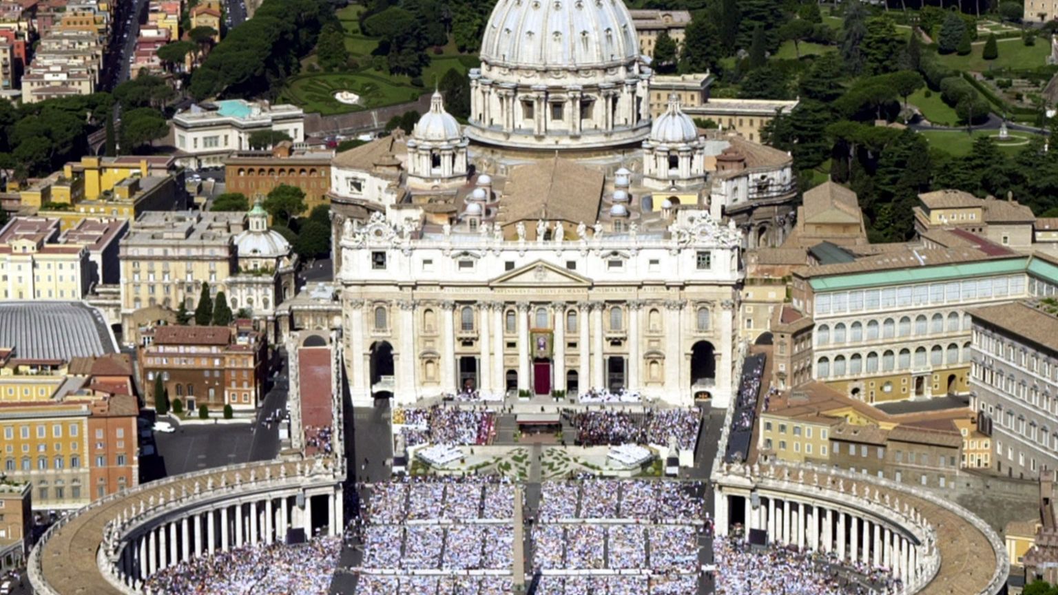 Come la Chiesa fa i santi