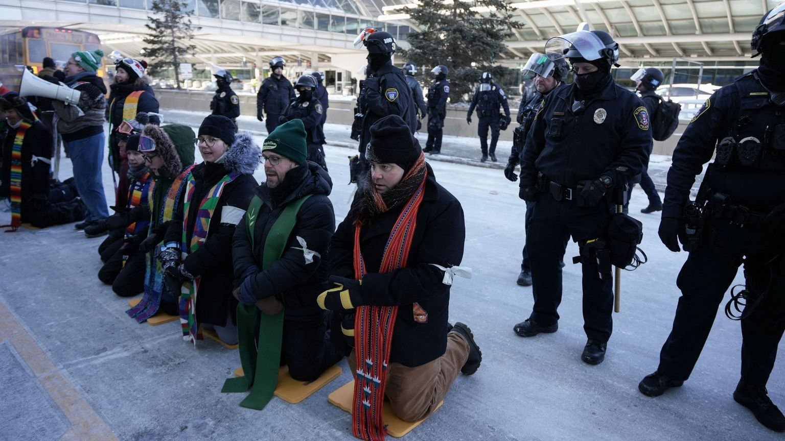 Nelle proteste contro l'Ice arrestati anche 100 leader cristiani a Minneapolis