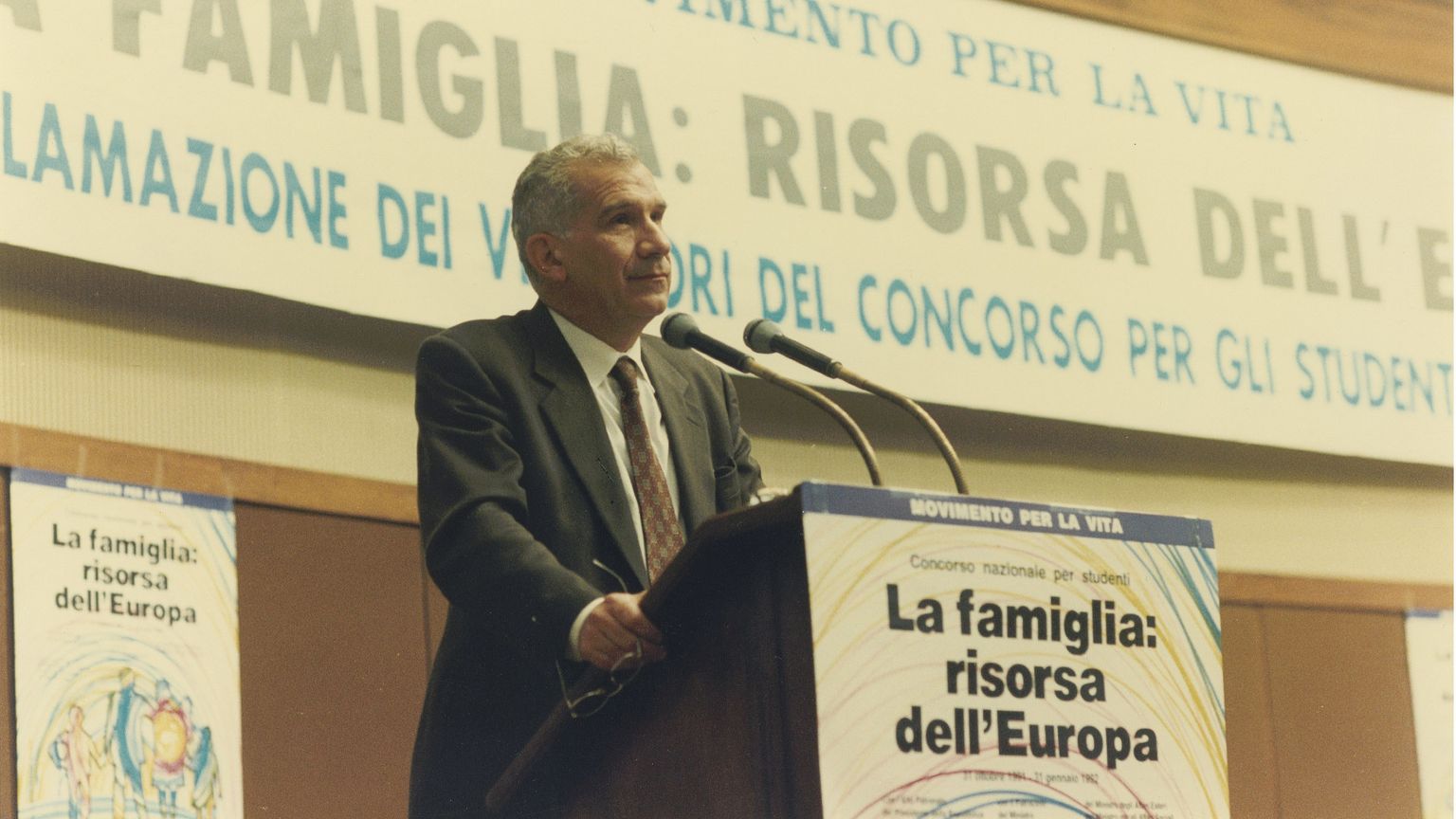 Carlo Casini al Palazzo dei Congressi di Firenze nel 1994