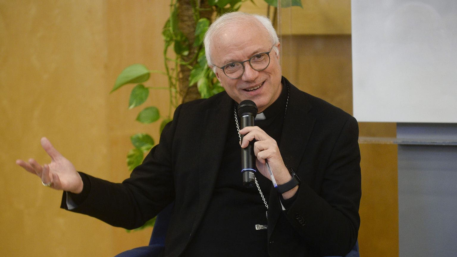 Baturi: la Chiesa irrilevante in Italia? No, accanto alla gente e presenza sociale