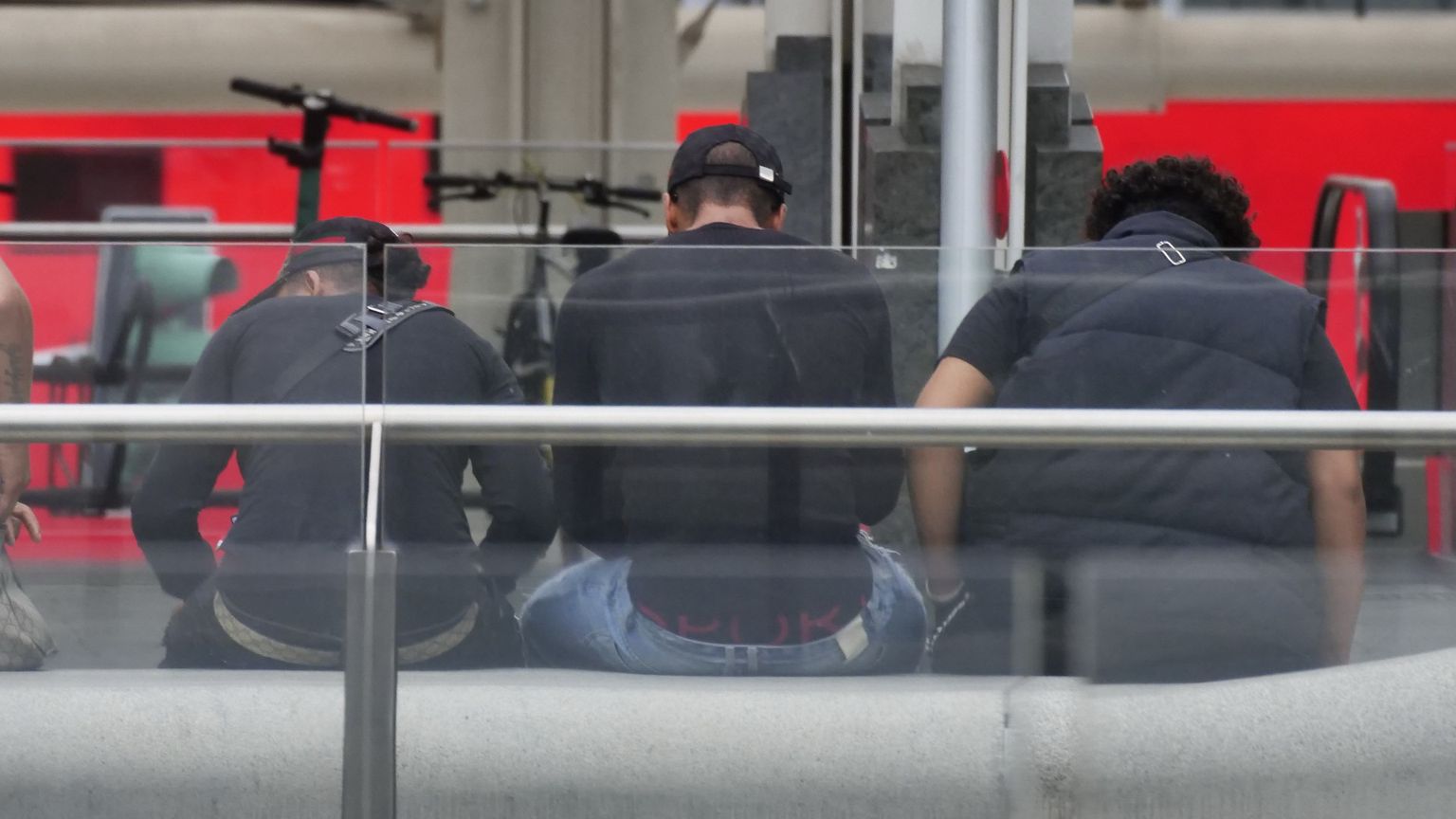 Se nello zaino c’è un coltello sono mancati i maestri di strada