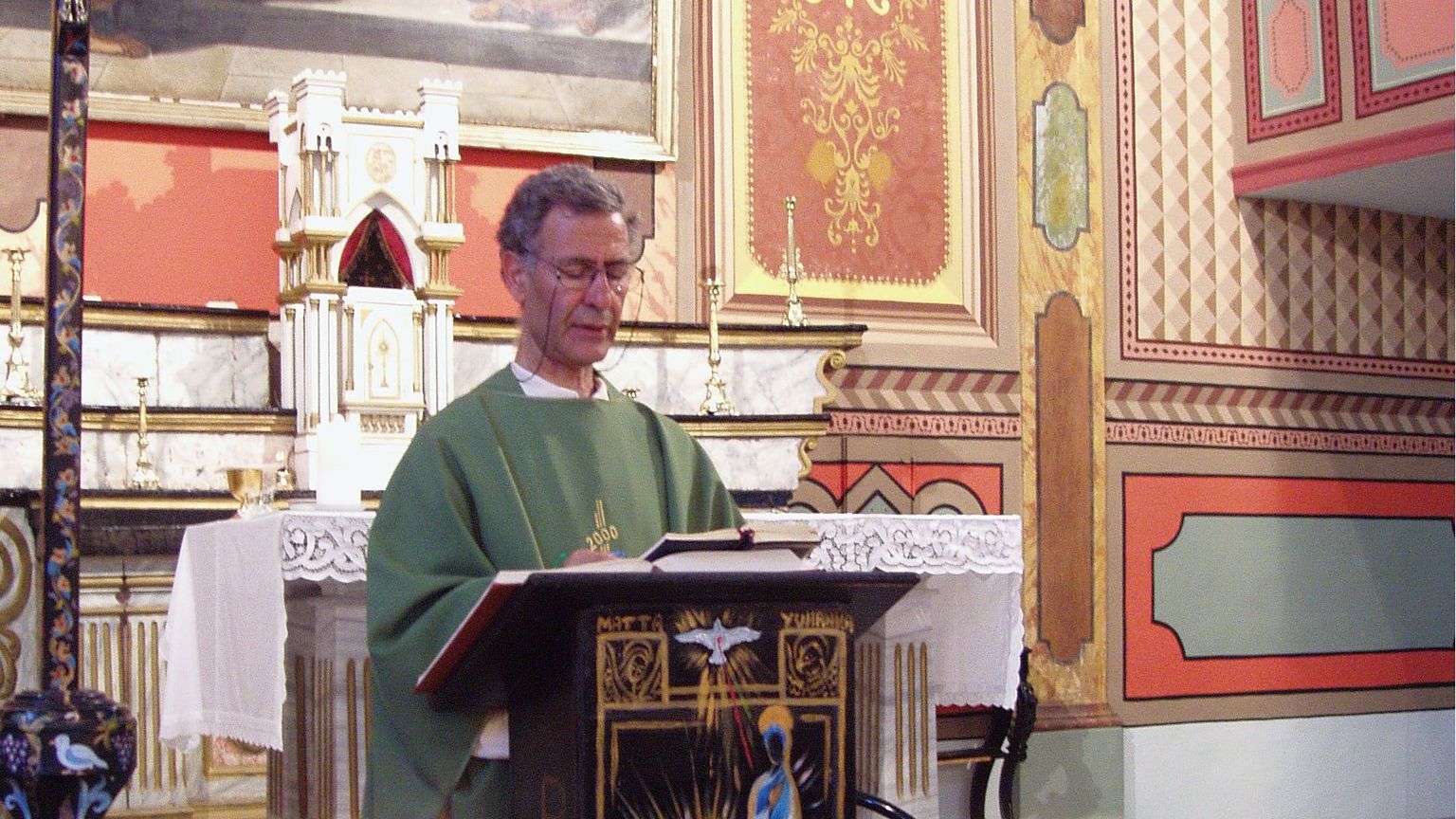 Don Andrea Santoro nella sua chiesa a Trabzon