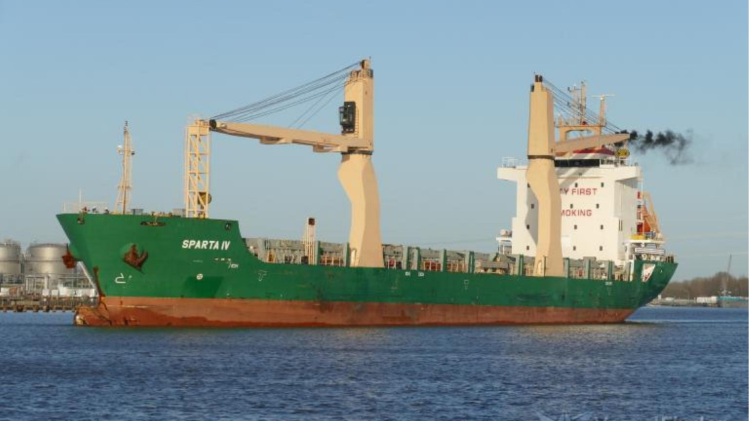 La “flotta fantasma” russa si muove da giorni di fronte alla Sardegna: cosa sappiamo