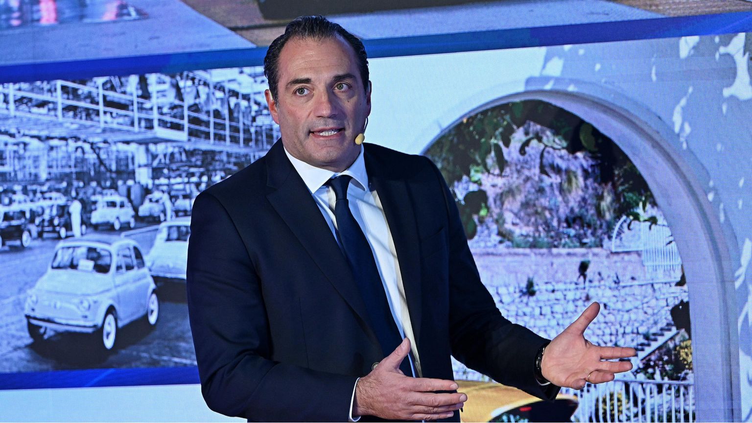 Cosa c'è davvero dietro la retromarcia sull'auto elettrica