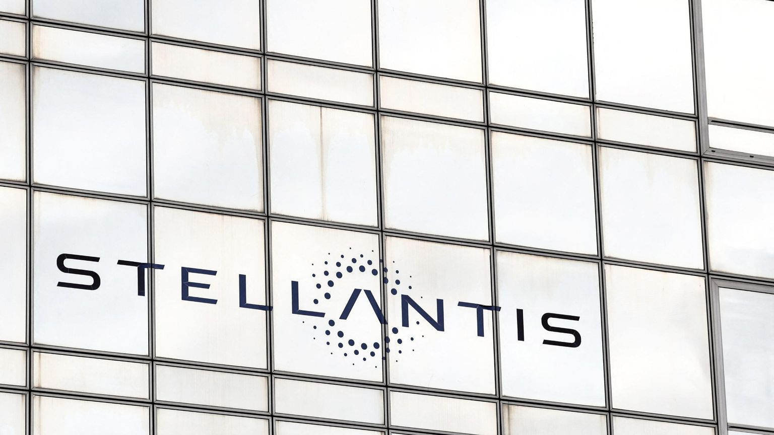 Stellantis paga caro l’elettrico: svalutazioni per 22 miliardi
