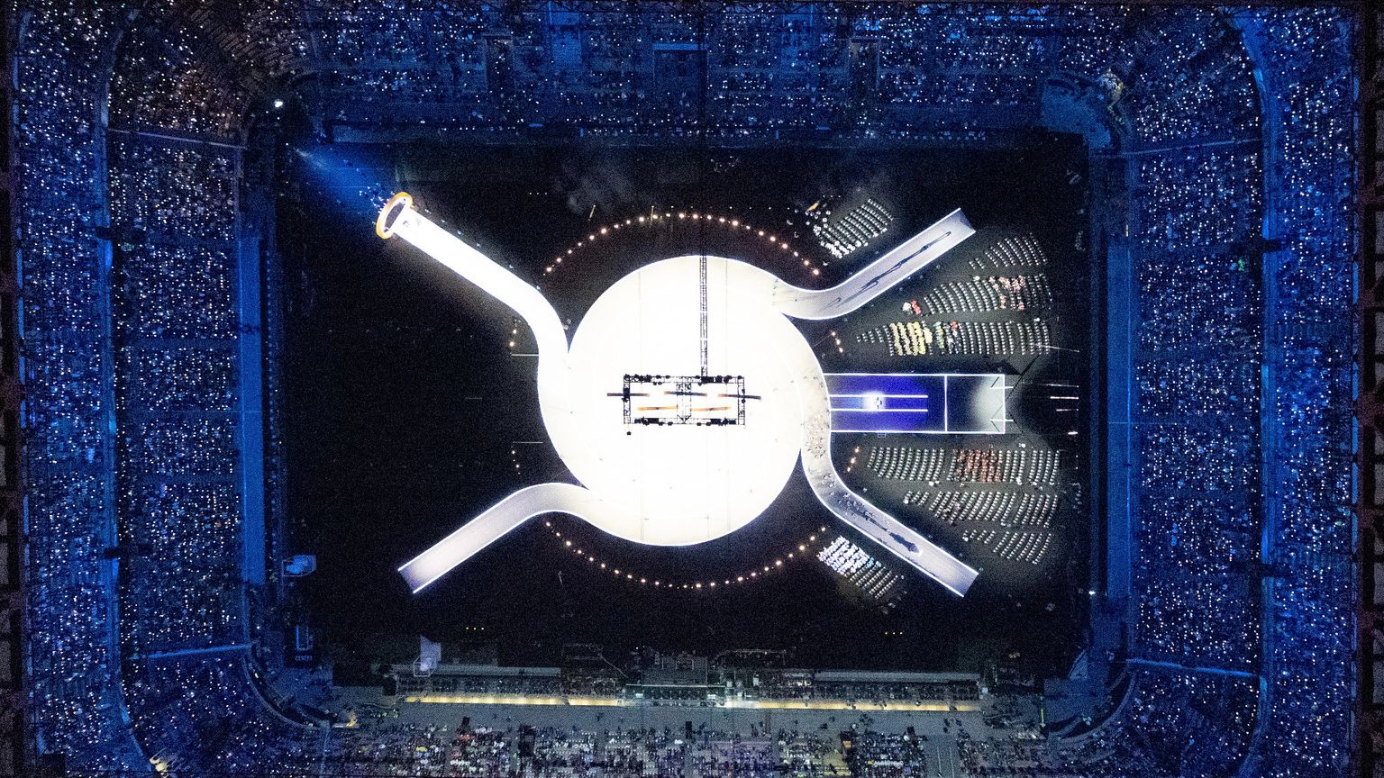 "Uniti per la pace": San Siro accende i Giochi con la cerimonia-show