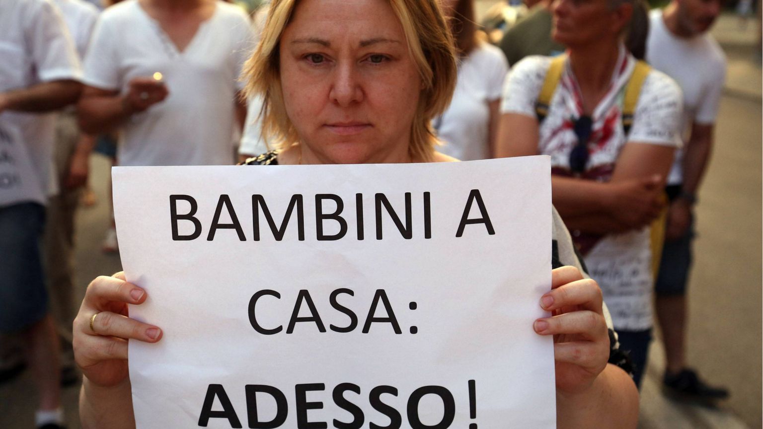 Una fiaccolata a sostegno dei genitori di Bibbiano nel 2019