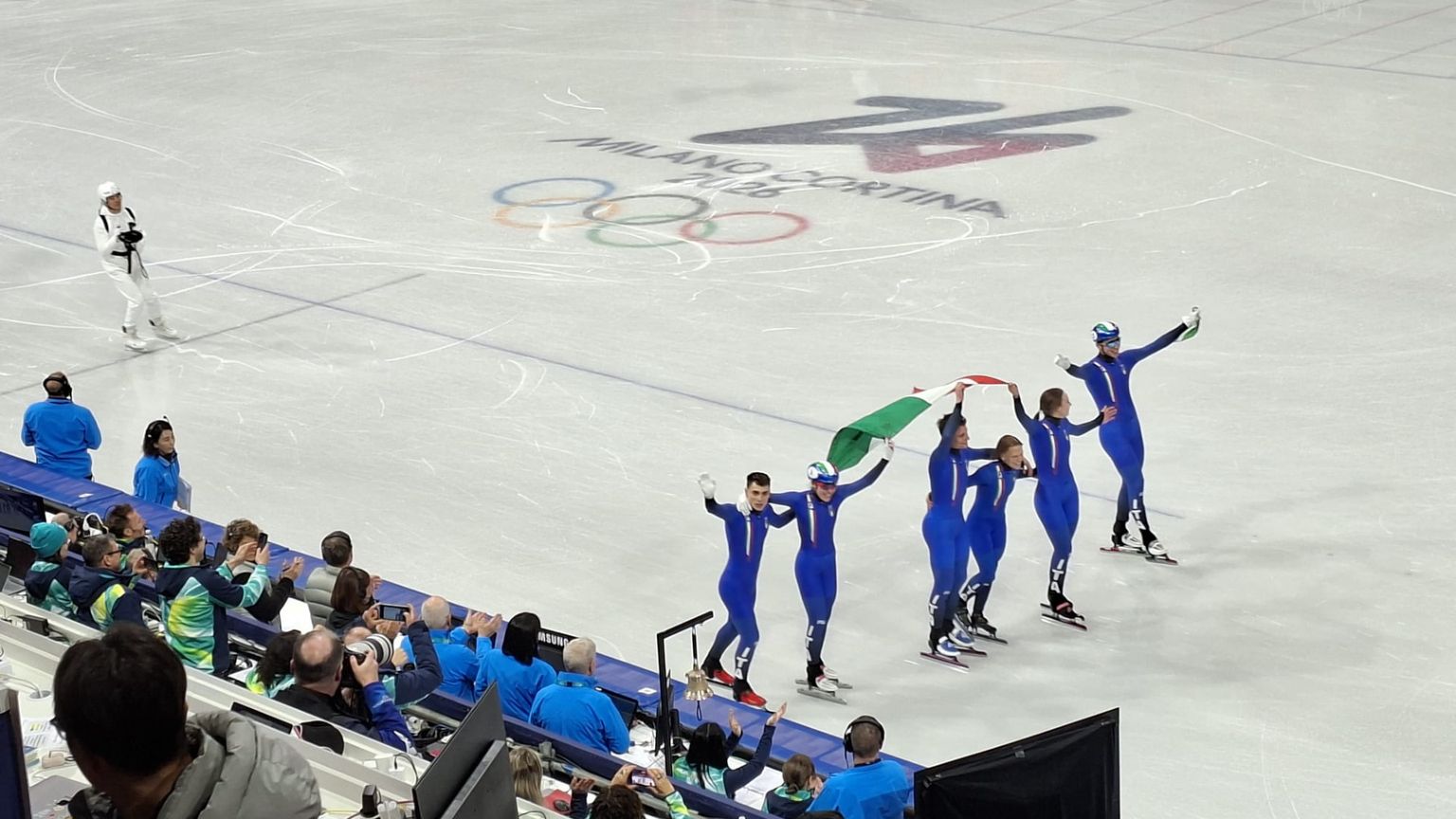 Medaglie azzurre. Short track, debutto col botto: oro nella staffetta mista