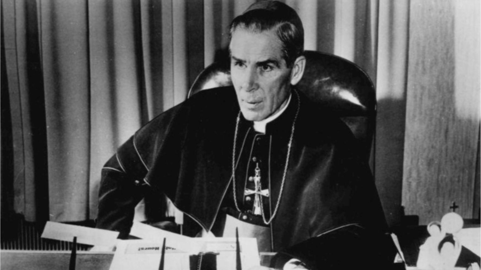 Il vescovo americano Fulton John Sheen (El Paso, 8 maggio 1895 – New York, 9 dicembre 1979)