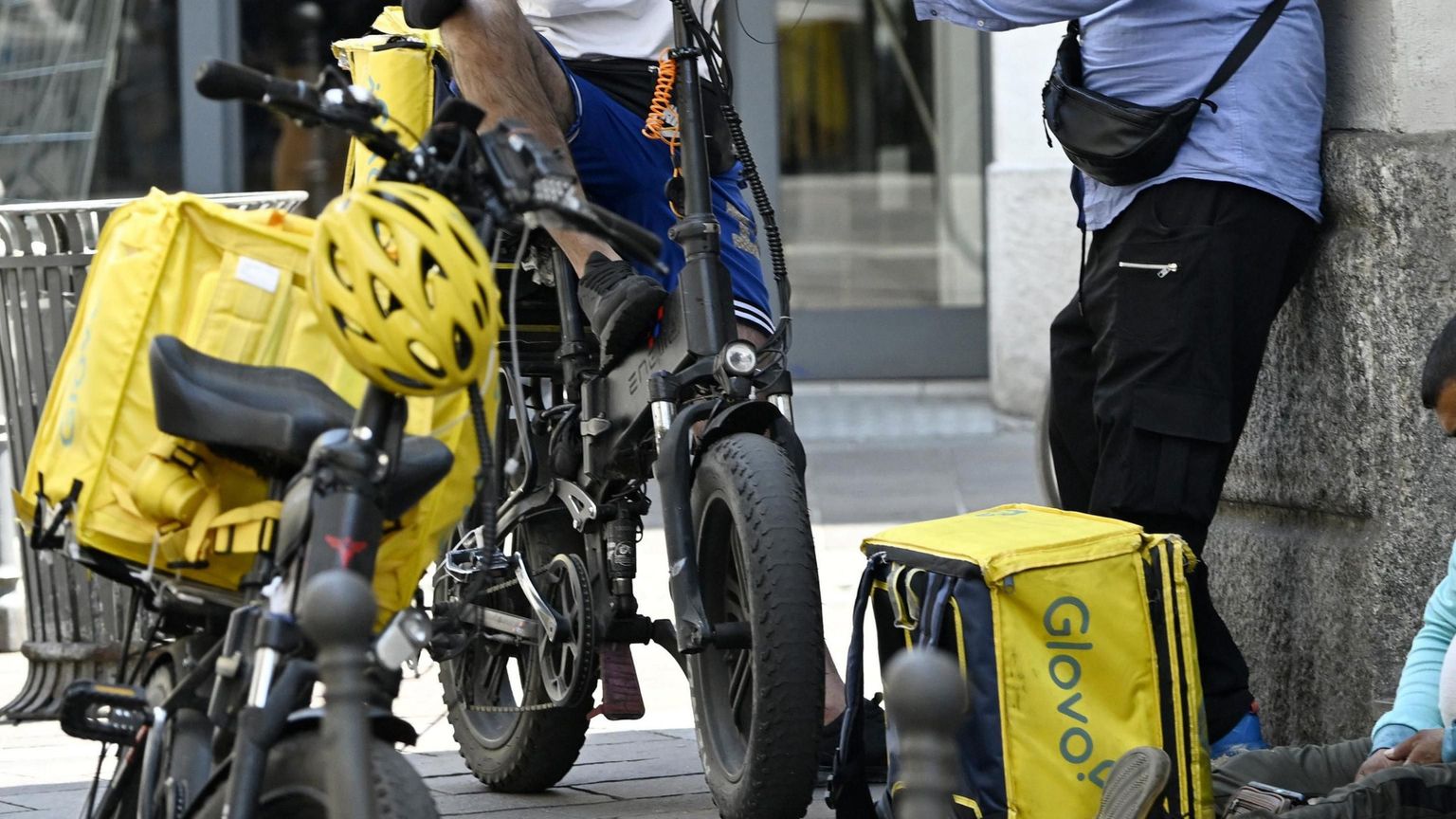Ashfaq: «Io, rider per Glovo, chiedo di sapere quanto verrò pagato»