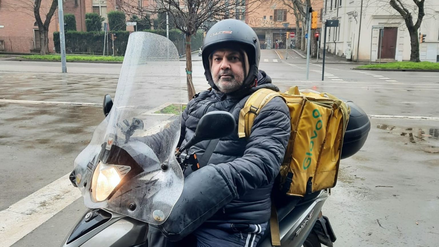 Ashfaq: «Io, rider per Glovo, chiedo di sapere quanto verrò pagato»