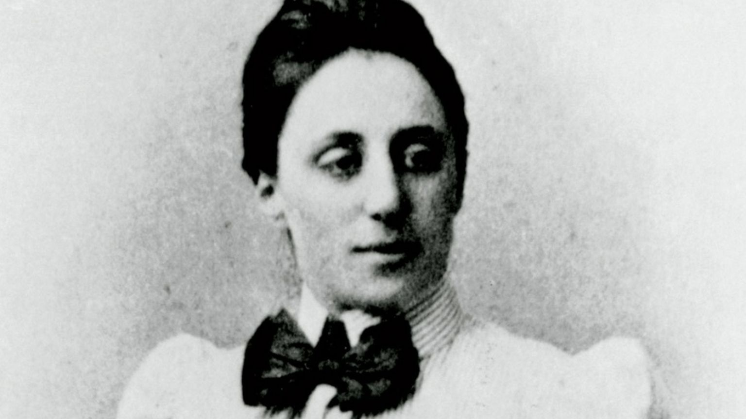 Emmy Noether e l'invisibile che tiene tutto insieme
