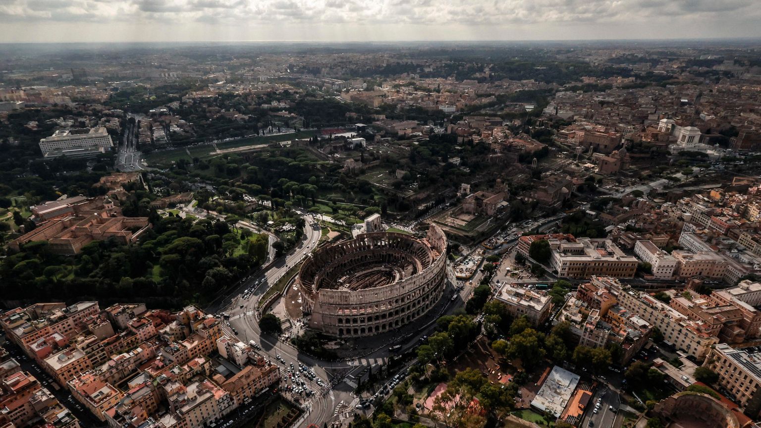 Roma-cometa: il nucleo e una scia in espansione