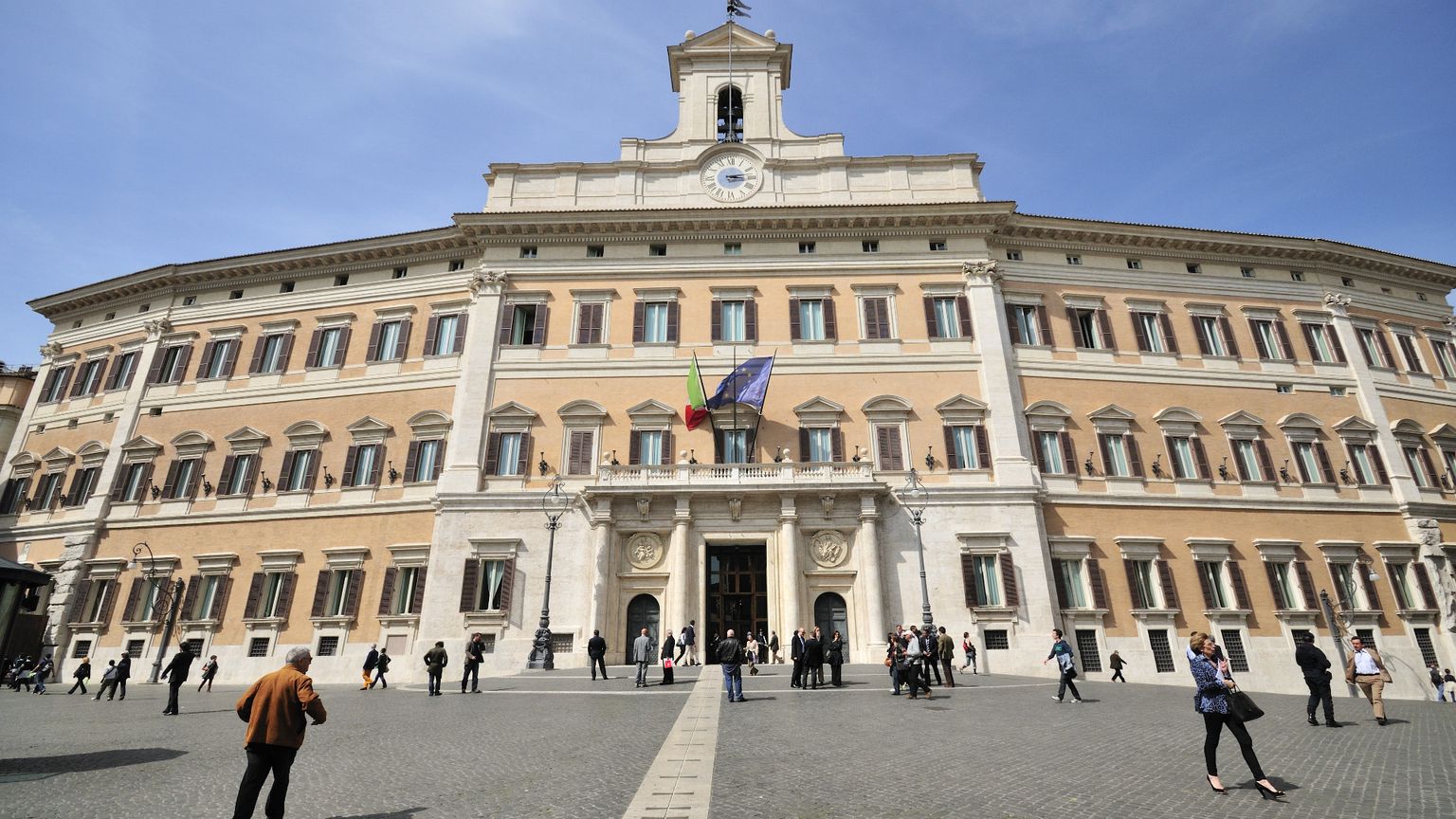 Camera, stretta sui "cambi di casacca": cosa cambia