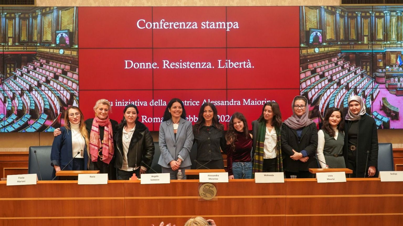 Le donne afagne insieme all'autrice del volume e le rappresentanti dell'associazione Nove. Foto associazione Nove