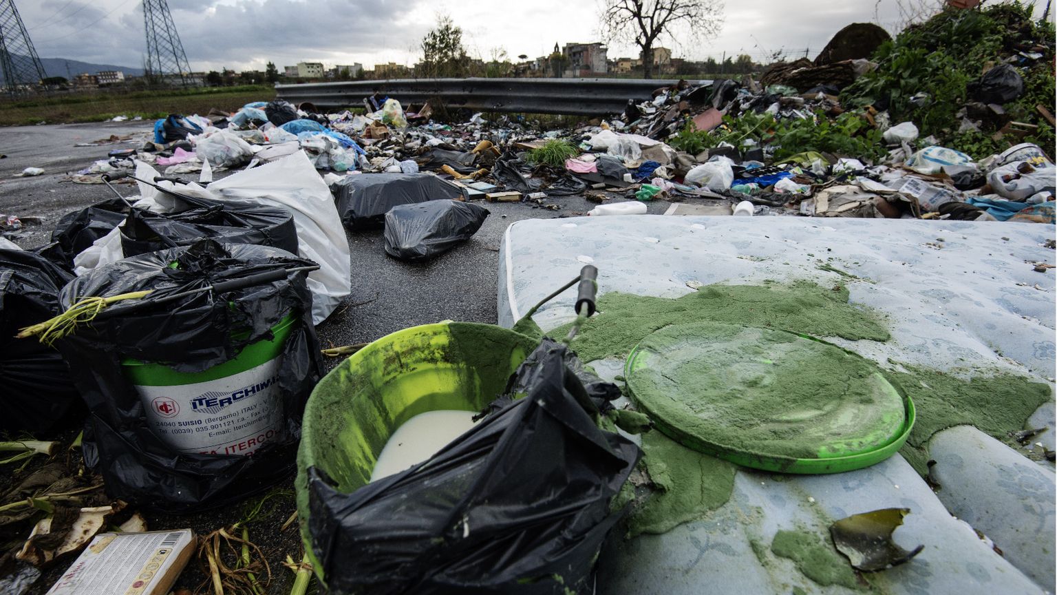 Spazzatura per le strade di Caivano