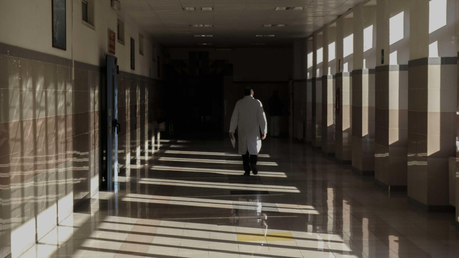 Un medico all'ospedale Monaldi di Napoli