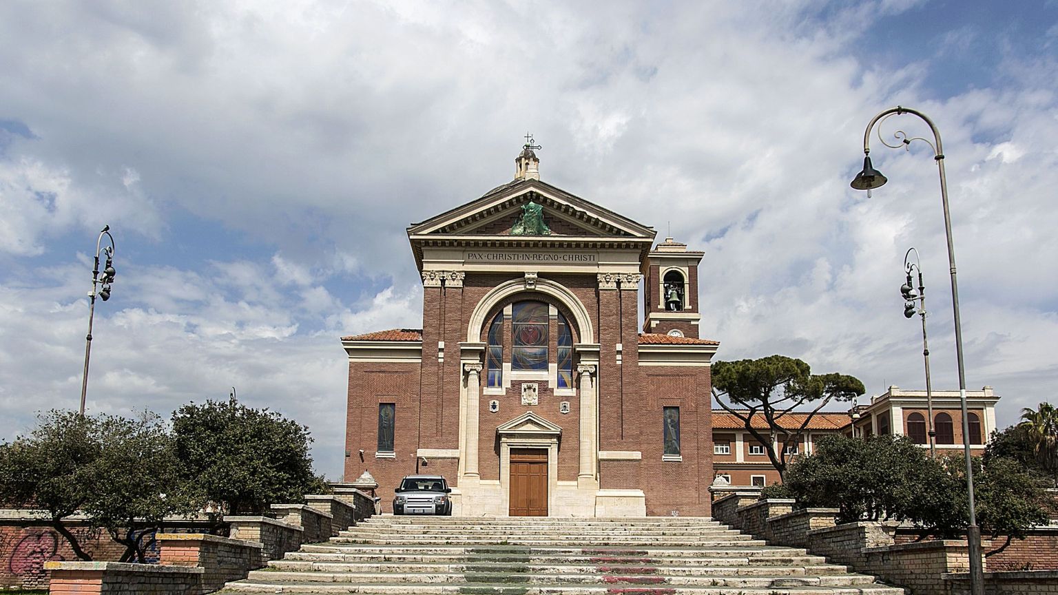 La parrocchia di Santa Maria Regina Pacis a Ostia