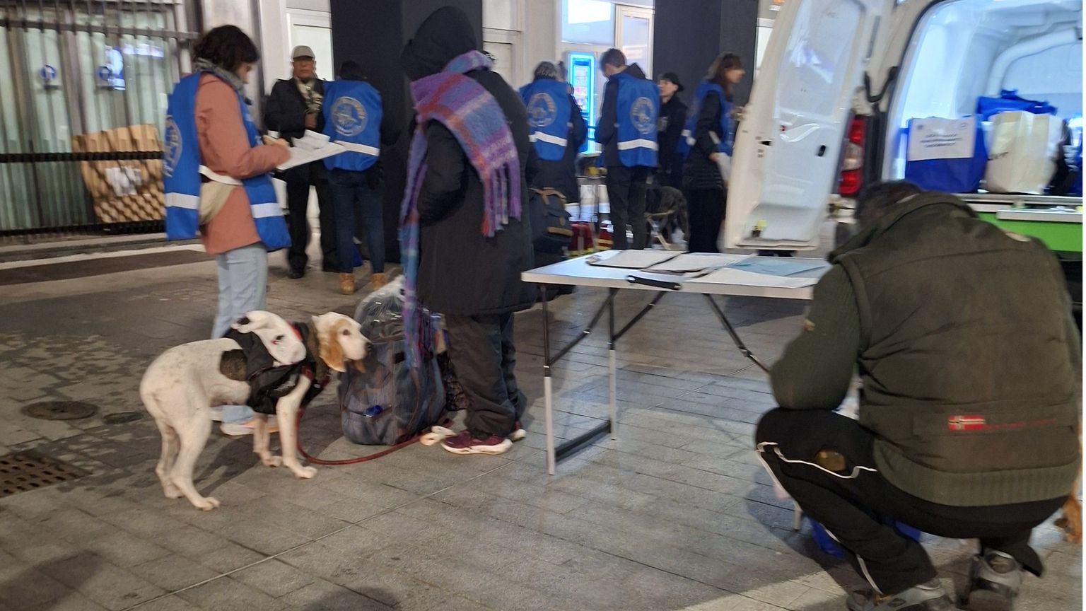 Un momento del censimento dei senzatetto a Milano
