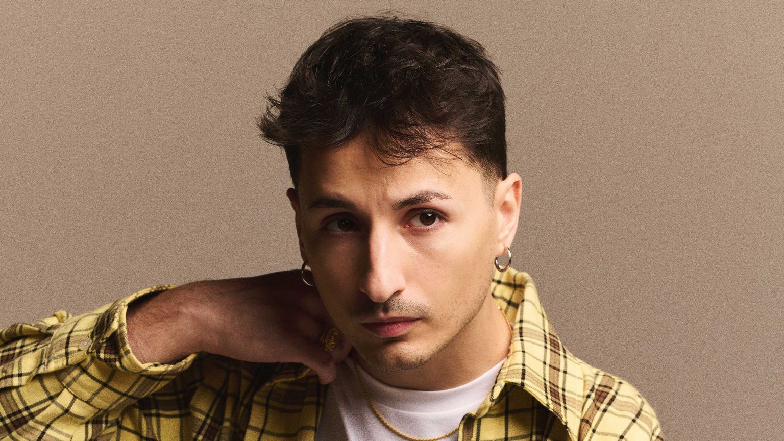 Nayt a Sanremo: «Giù le maschere per essere se stessi»