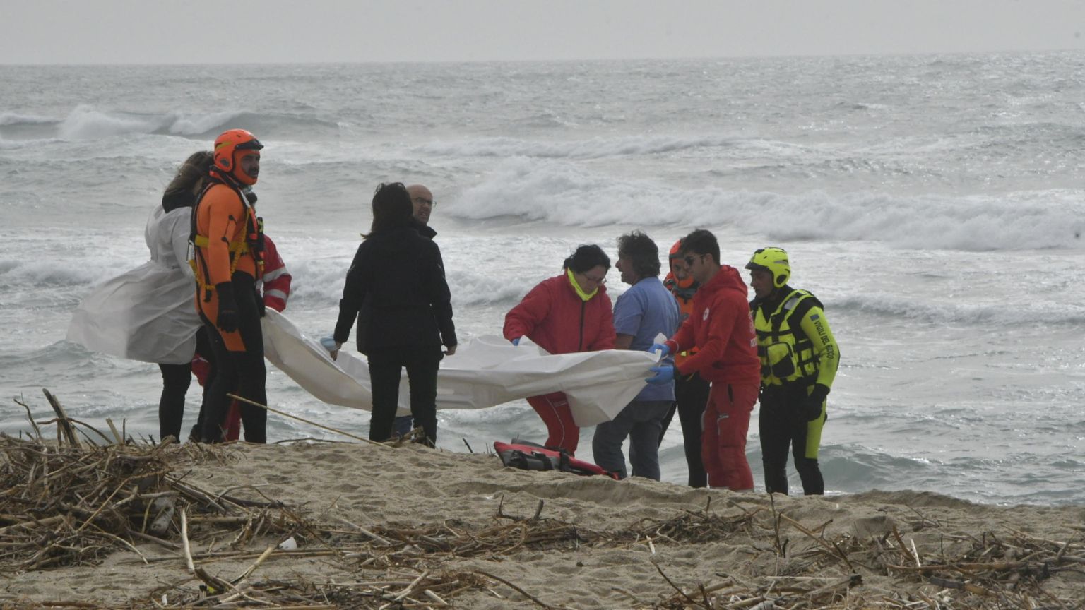 Quei corpi riconsegnati dal mare ci ricordano che le vite vanno salvate