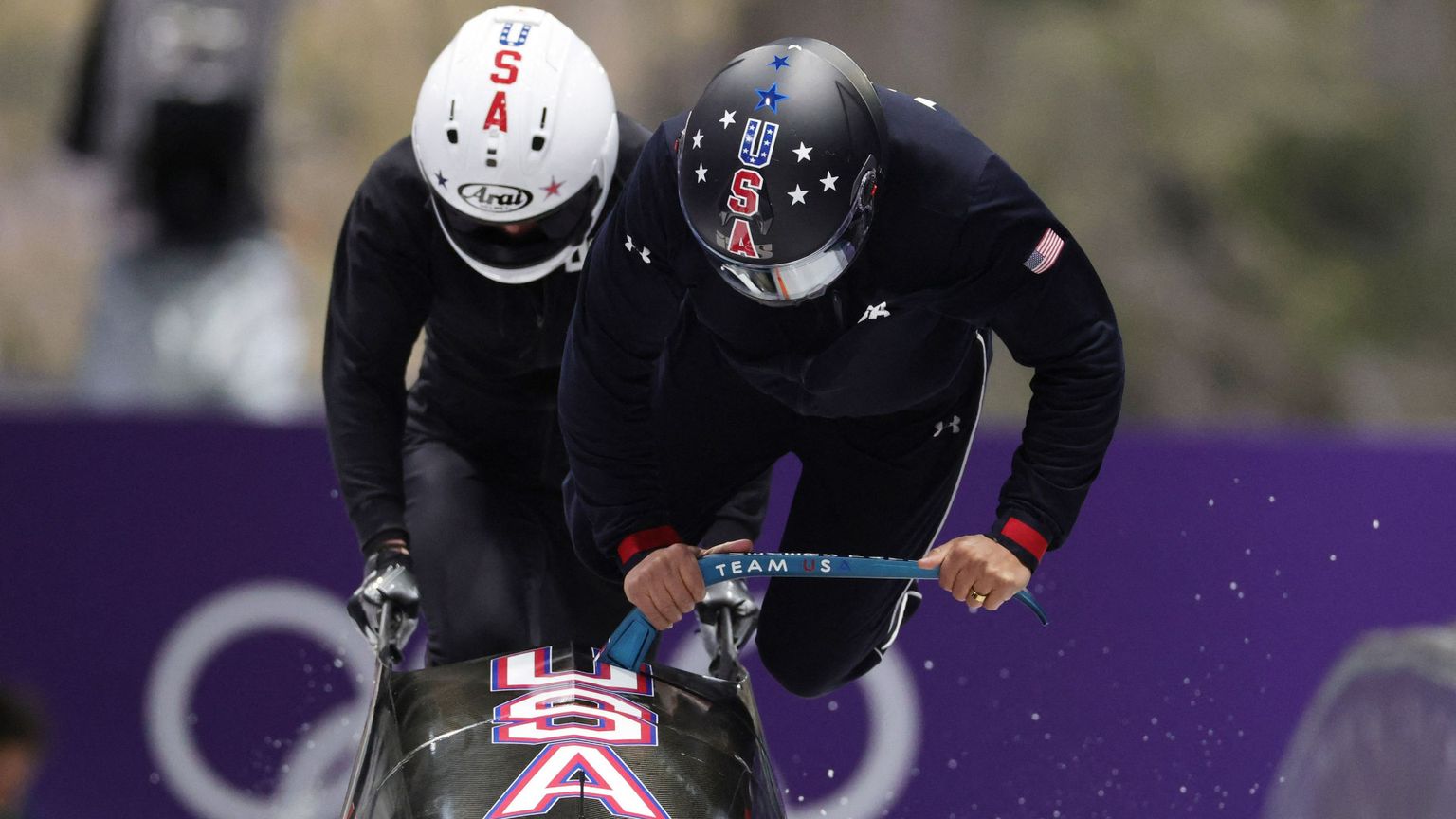 Con il bob di Elana e Jadin la fede corre sul ghiaccio