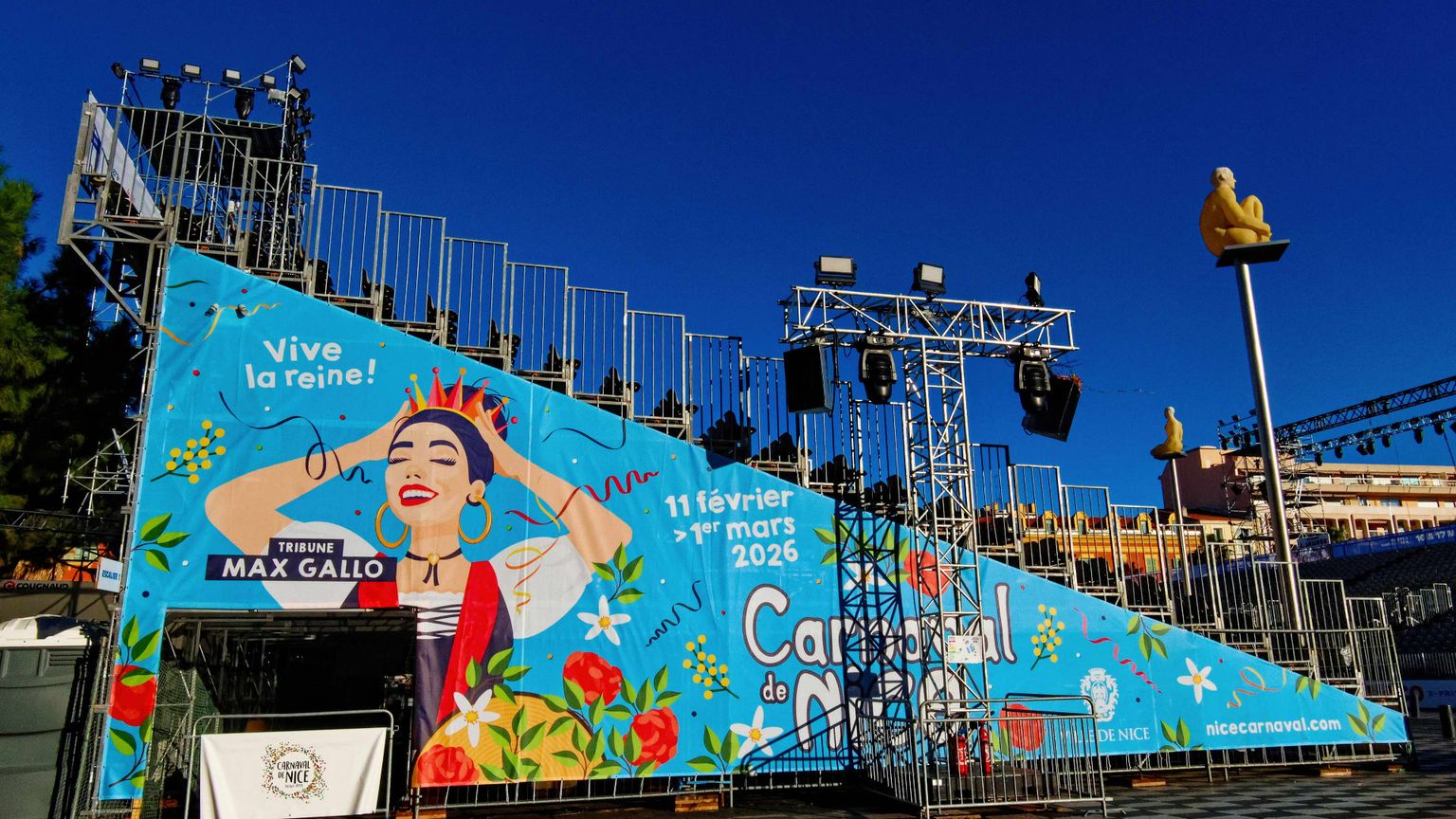 Alcuni degli allestimenti preparati sulla Promenade per il Carnevale di Nizza / Robert de Nice