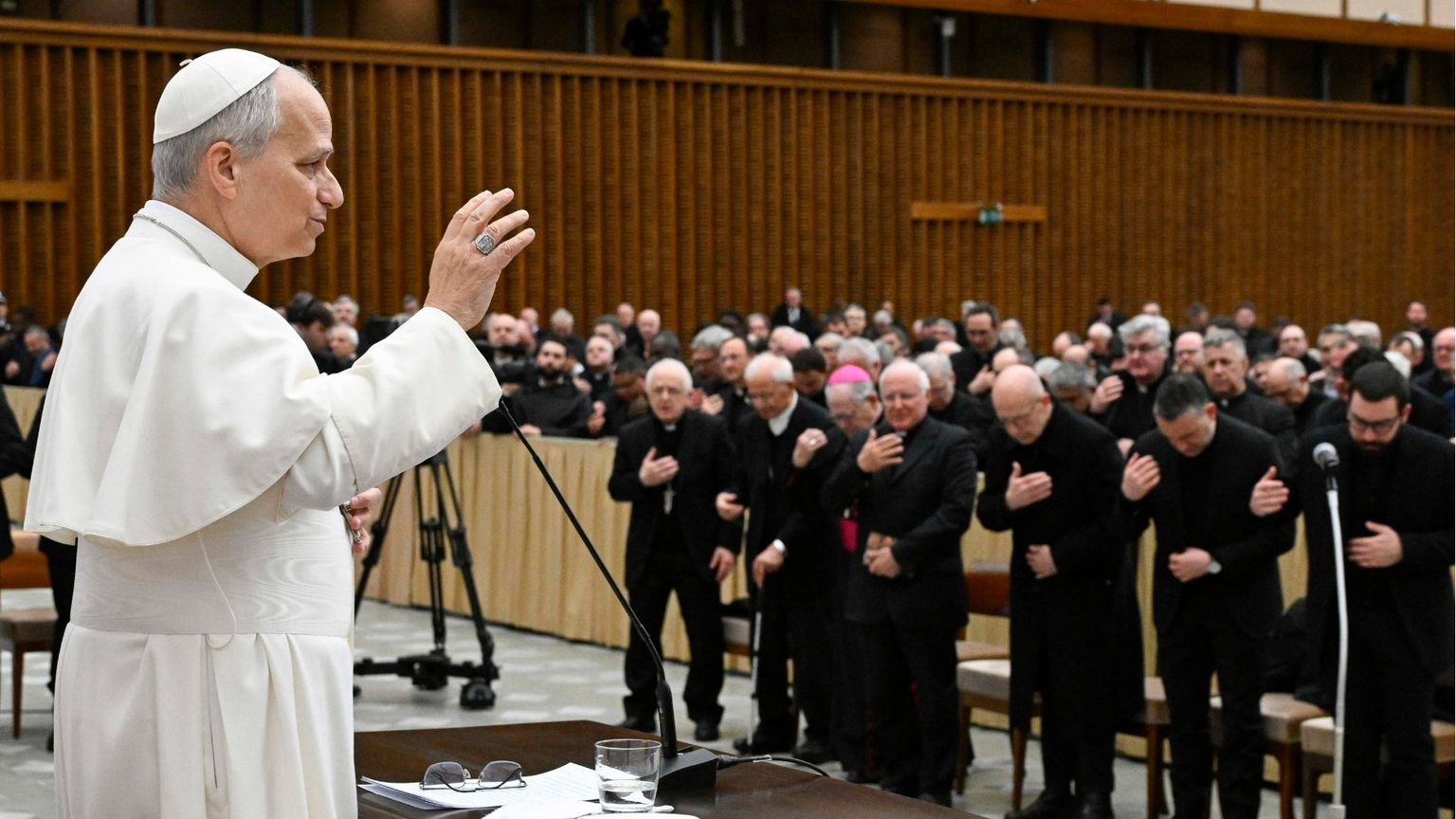 «No alle omelie fatte con l'intelligenza artificiale». Il dialogo del Papa con il clero di Roma