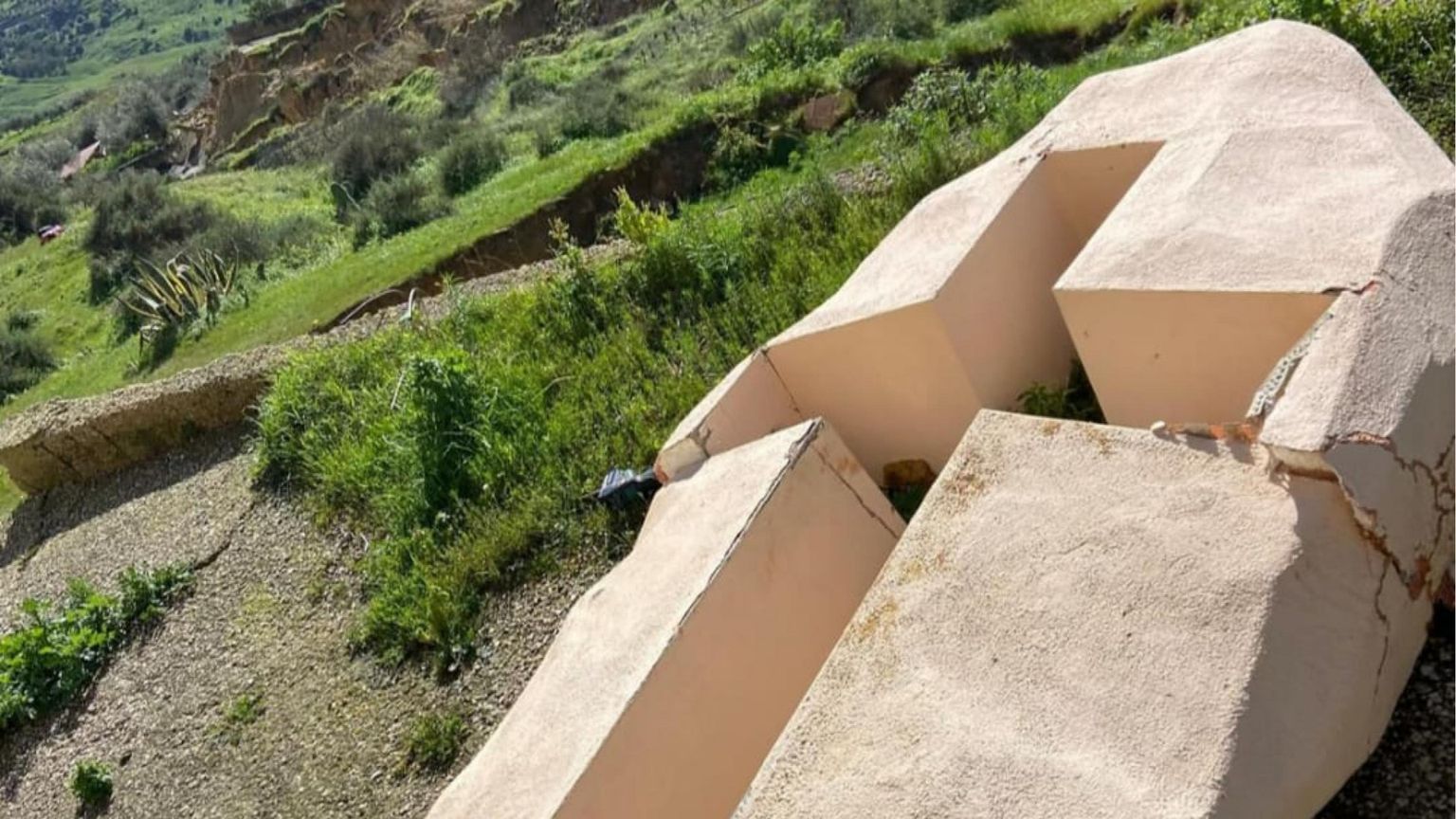 La croce di Niscemi torna in paese: ora è esposta in Comune, simbolo di speranza