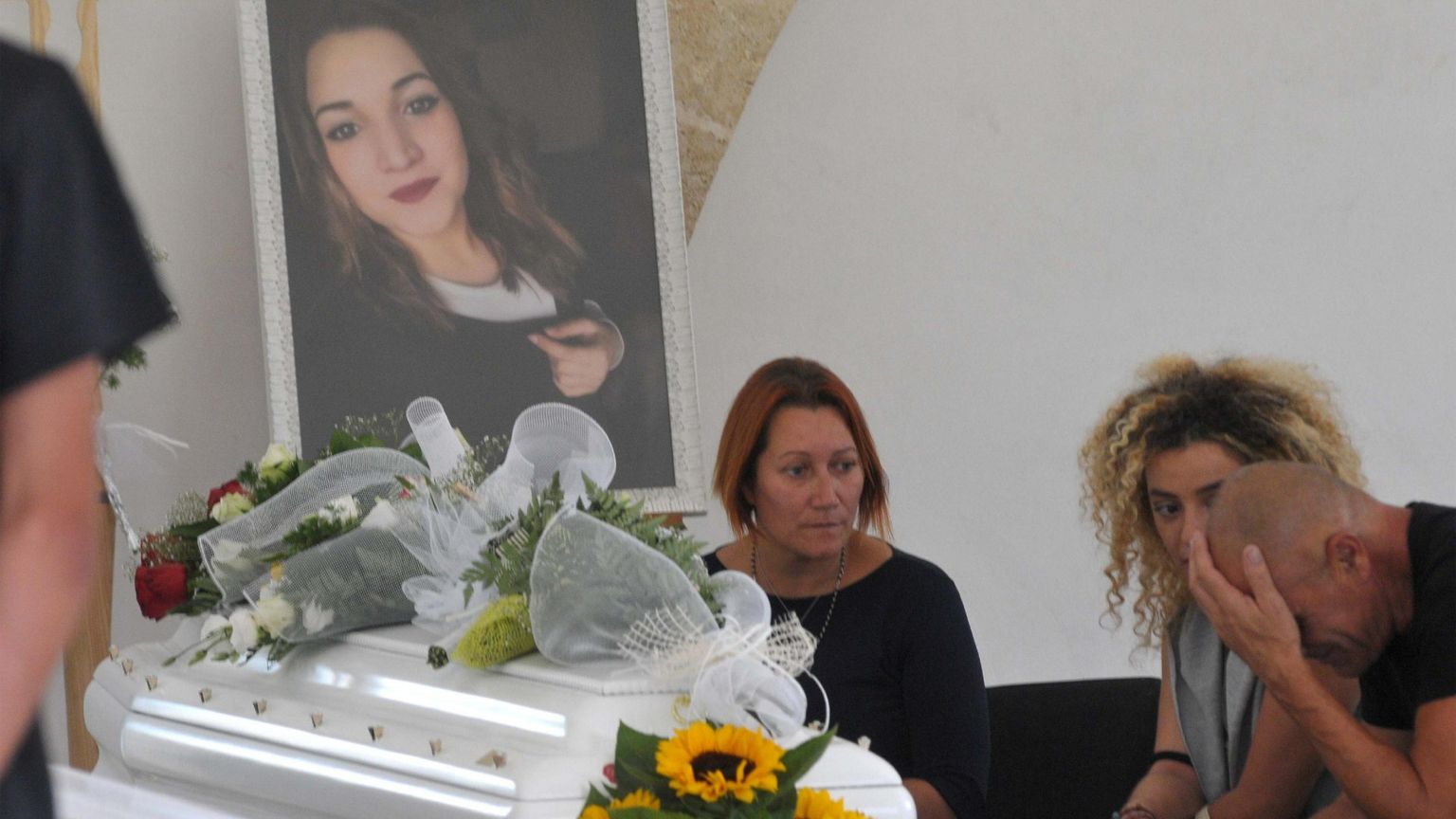 Niente permessi premio per i femminicidi, la proposta di legge