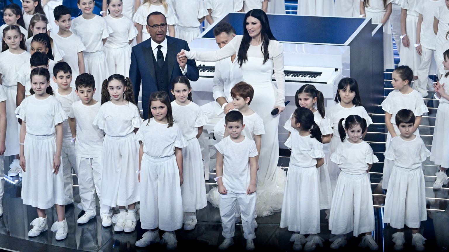 Sanremo, Antoniano e Pausini: «Vogliamo un mondo senza guerre»