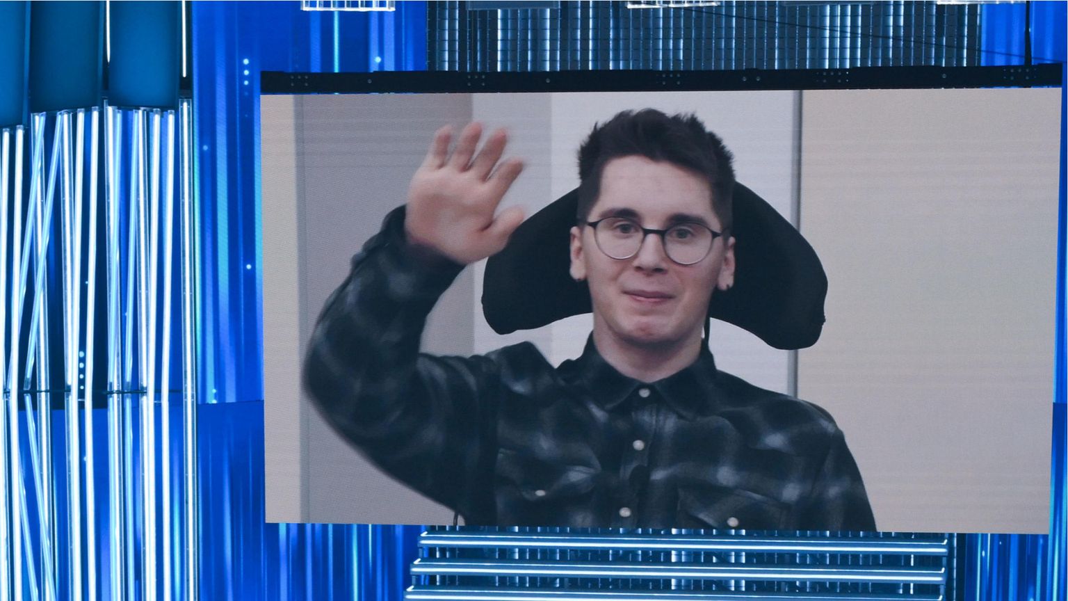 Paolo e l'appello ai giovani: mai più violenza