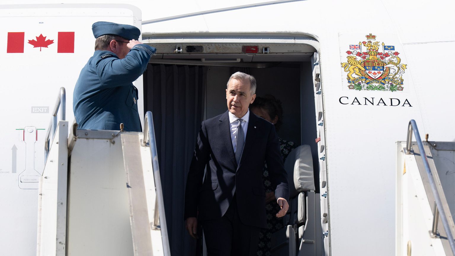 Potere, slogan e giudizio. La protezione che incatena