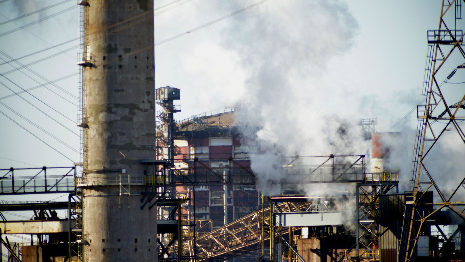 L'ex Ilva in bilico più che mai. I sindacati si «autoconvocano»