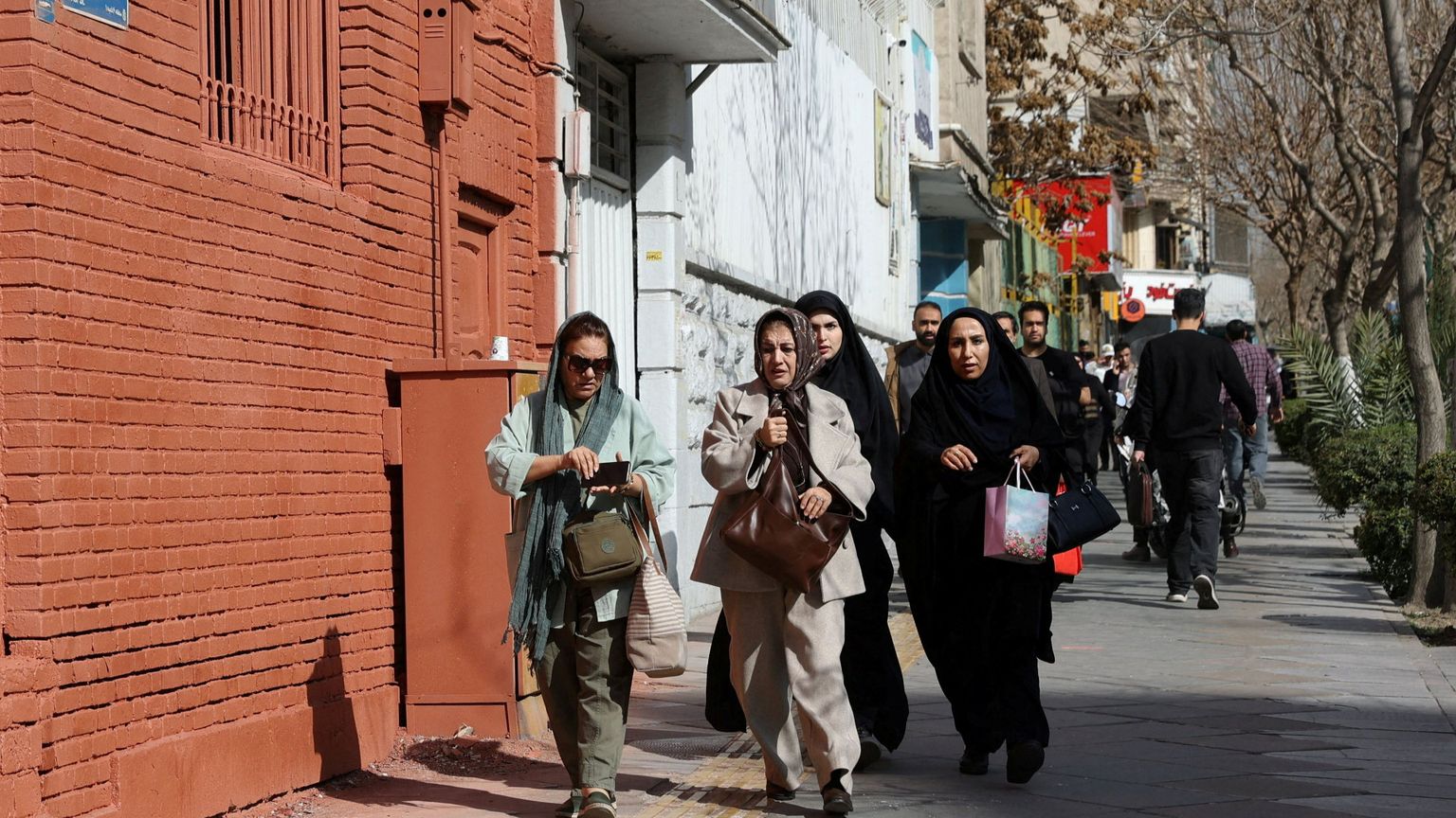 È iniziata la guerra all'Iran. Israele e Usa in azione. Trump: «Elimineremo le minacce del regime»