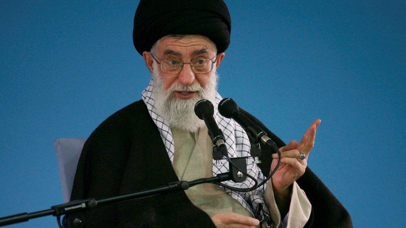 I 37 anni di potere di Khamenei, l'ayatollah succeduto a Khomeini