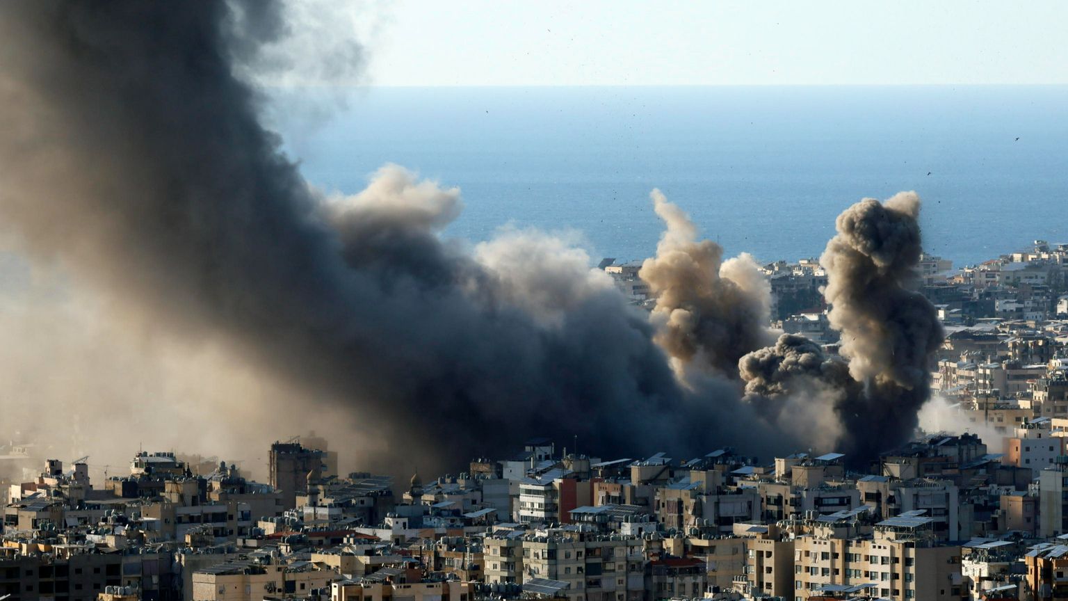 Bombe e raid sul Libano