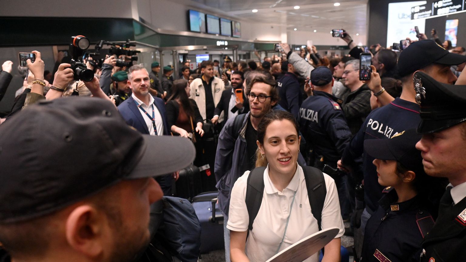 Italiani bloccati a Dubai: in centinaia non sanno ancora come tornare