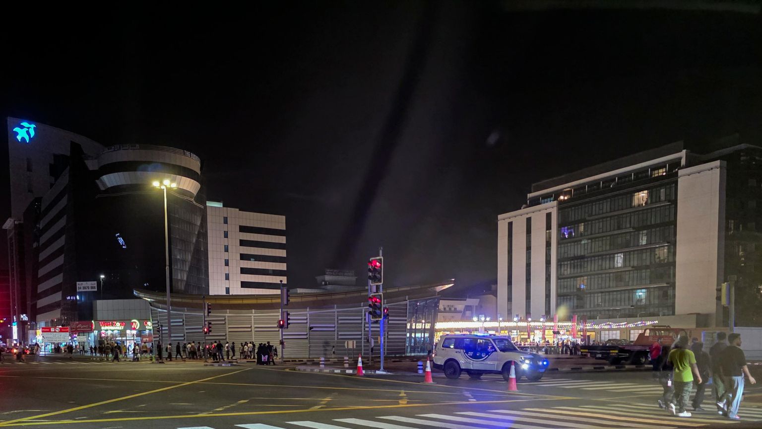 Dubai sotto attacco, italiani tra ansia e critiche social