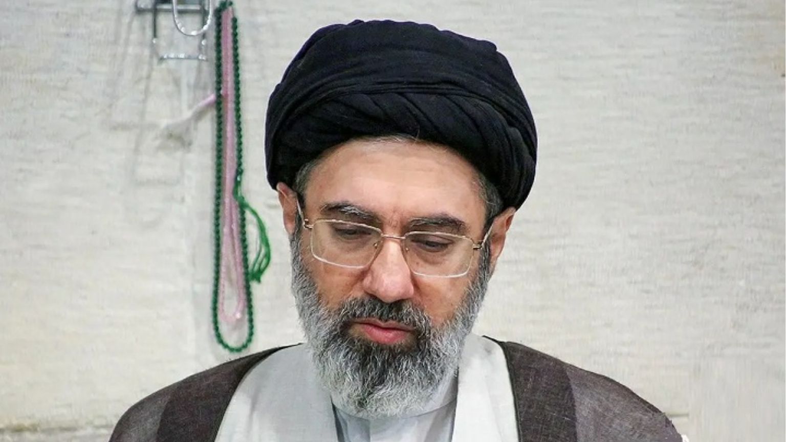 Ancora attesa per il successore di Khamenei: non confermata la nomina del figlio Mojtaba