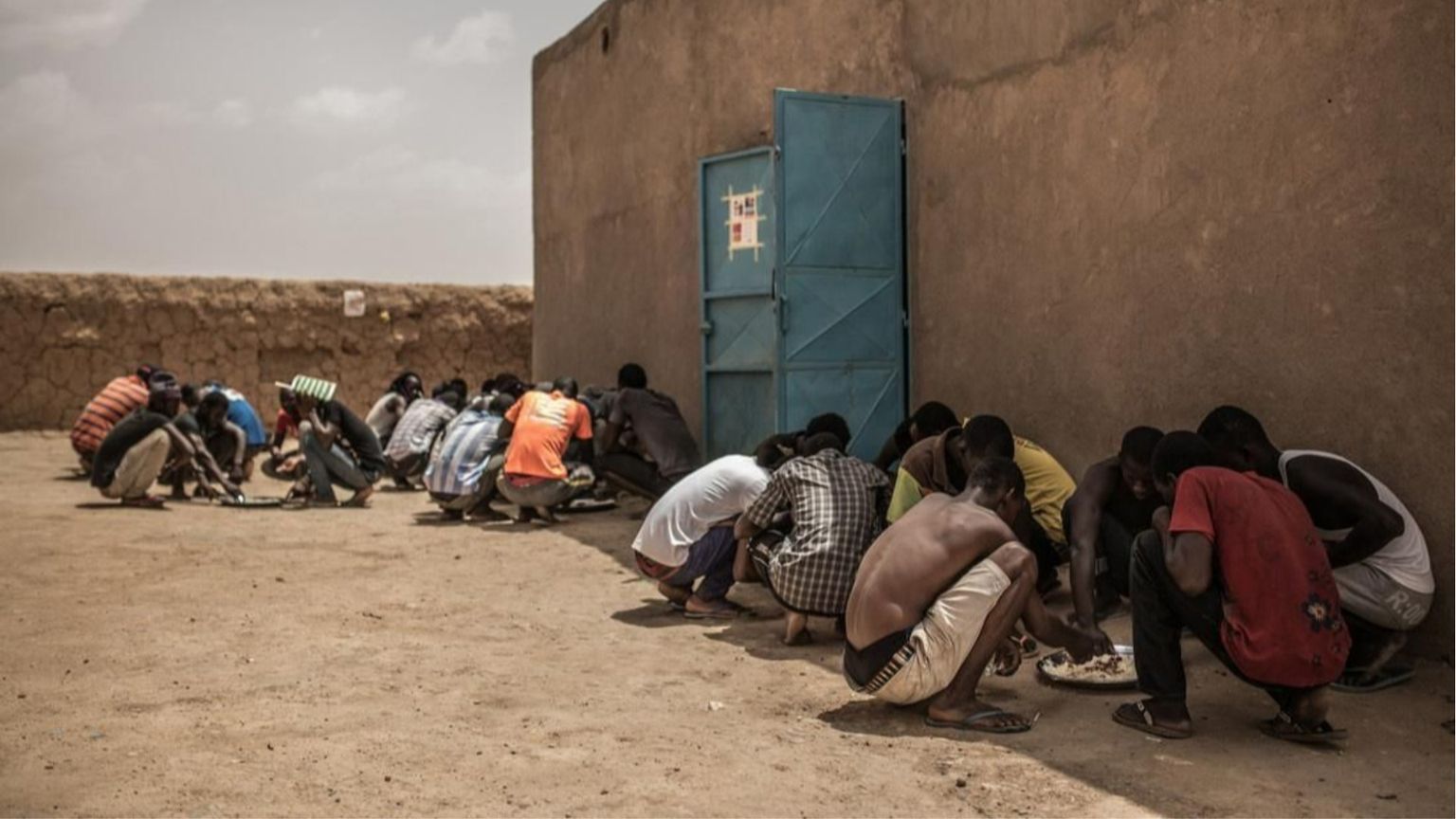 «Migranti torturati e gettati nelle fosse»: le nuove accuse Onu ai lager libici