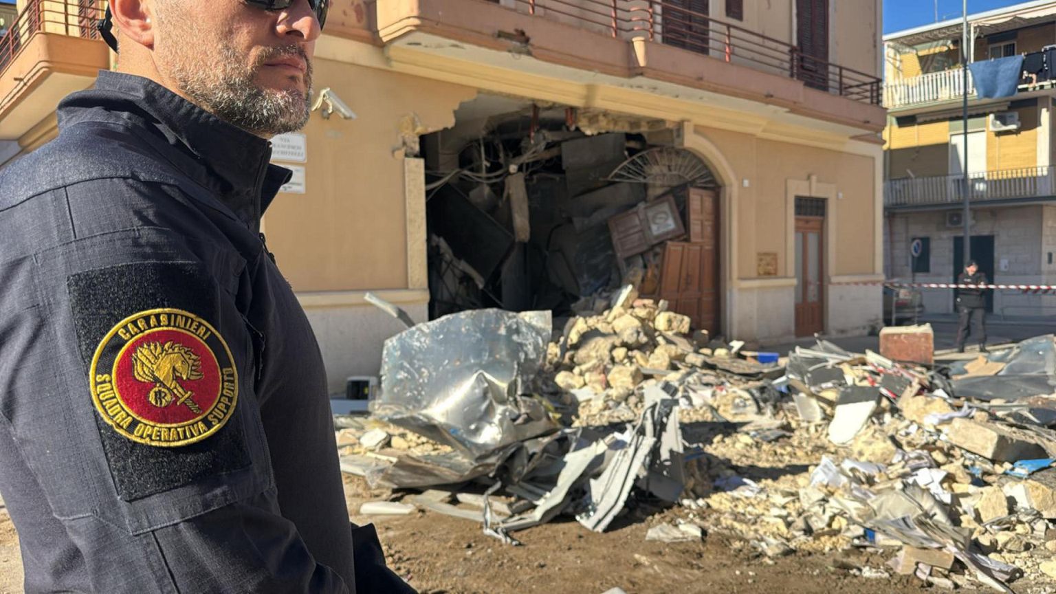 Un assalto a colpi di ruspa a San Ferdinando di Puglia