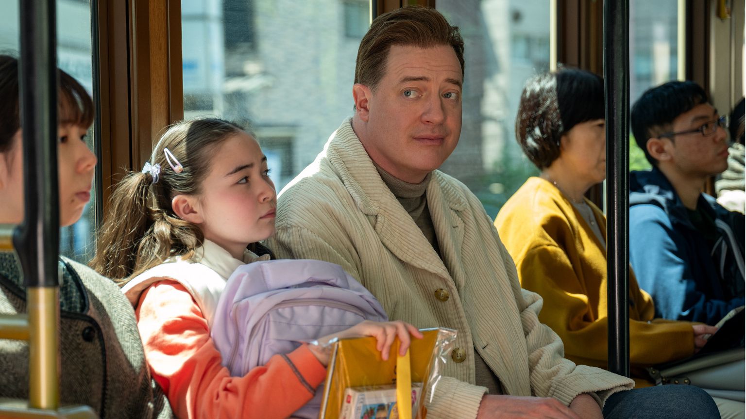 Shannon Gorman and Brendan Fraser nel film “Rental family”