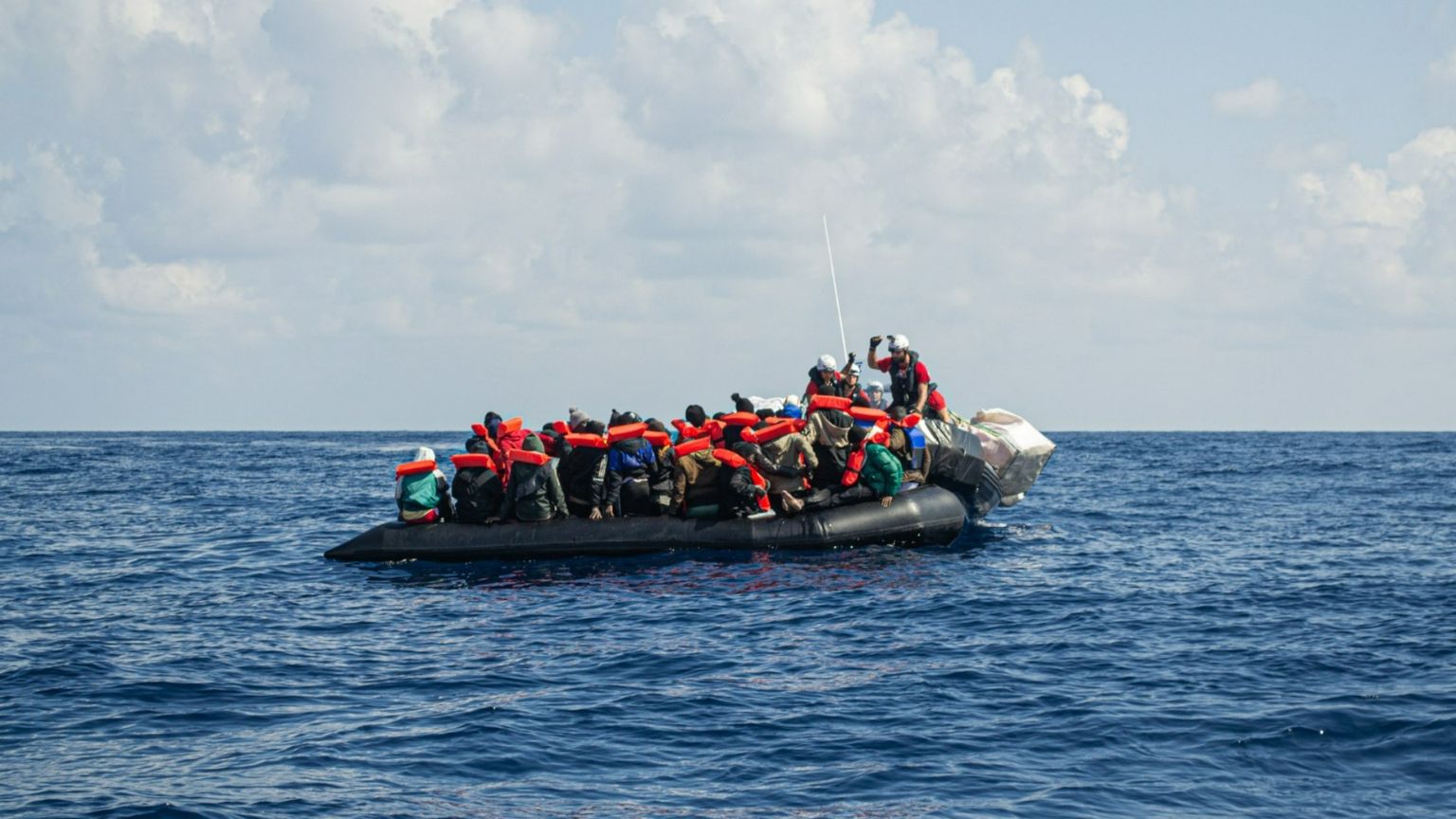 In mare tornano le barche delle Ong. E in poche ore 81 migranti vengono soccorsi e salvati