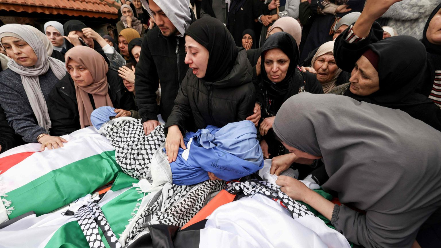 «Perché avete ucciso mia madre e mio padre?»: le parole dei fratellini palestinesi sopravvissuti