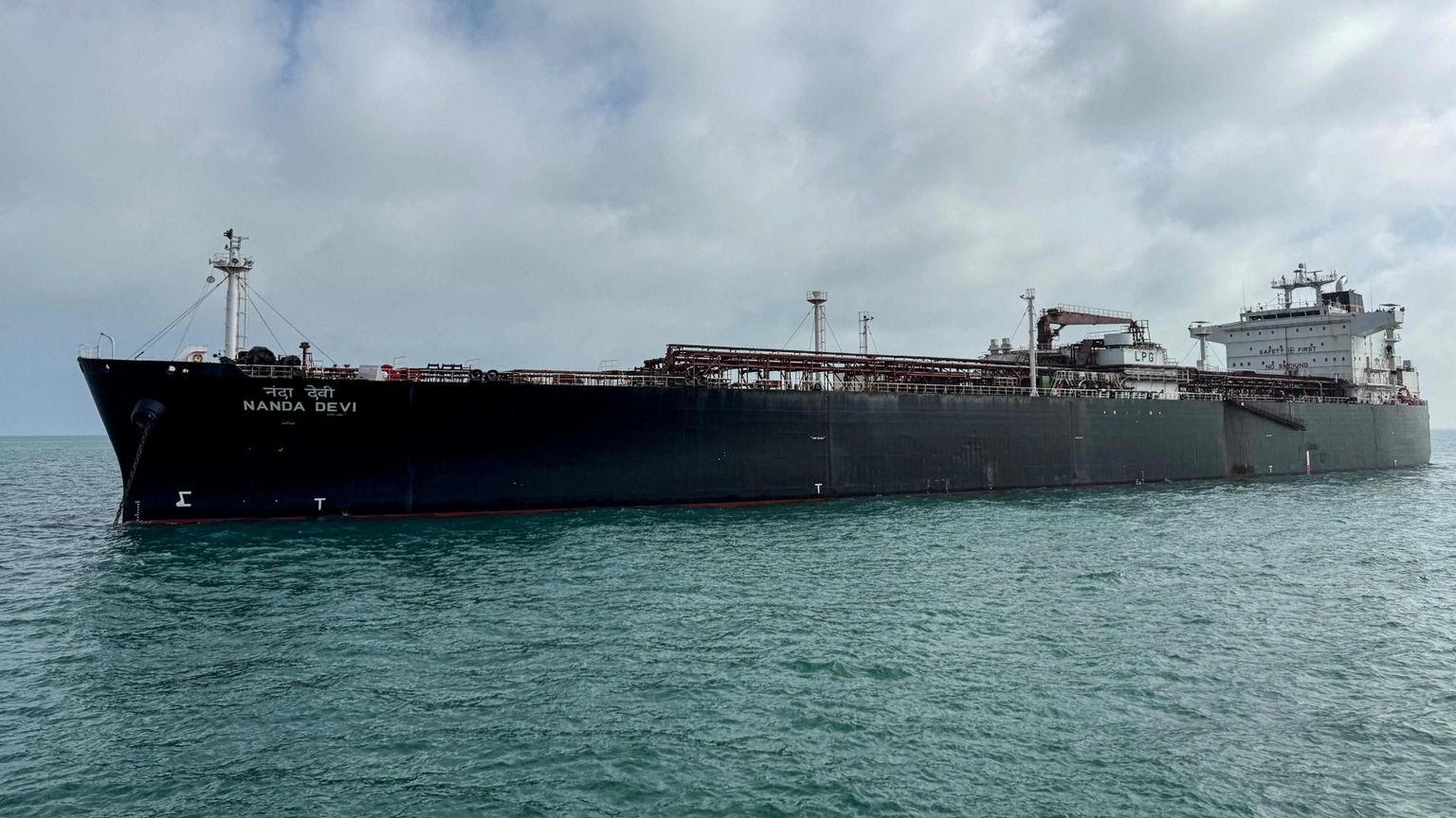 La “porta” di Hormuz è stretta, ma non blindata: chi passa e chi no